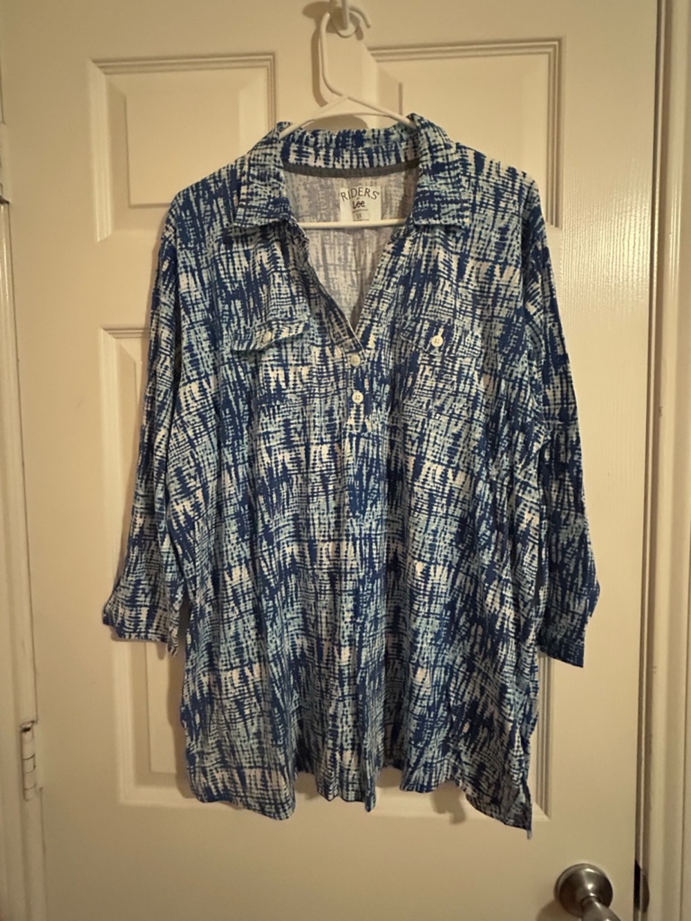 Riders by Lee Blue & White Abstract Print Pockets and Button Shirt